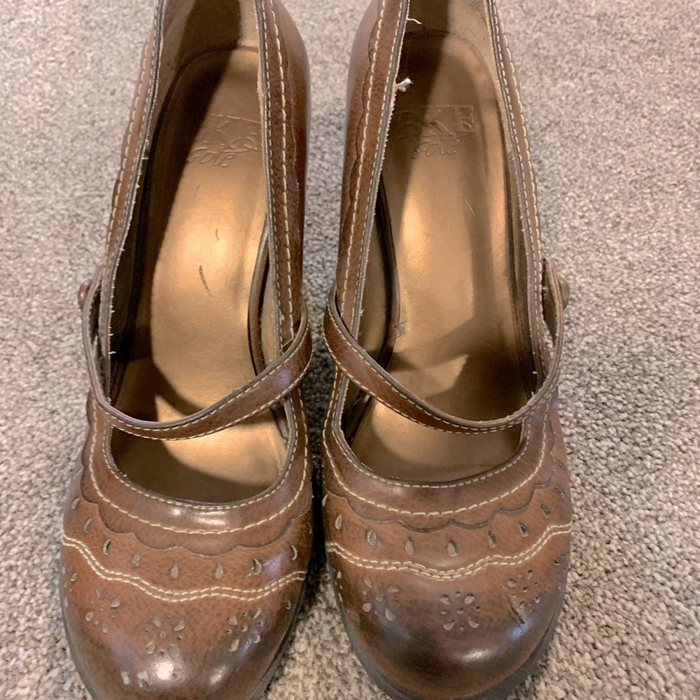 Brown BKE Heels size 8 gently worn block style heels dress up or down